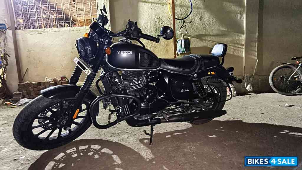 Yezdi Roadster Dark