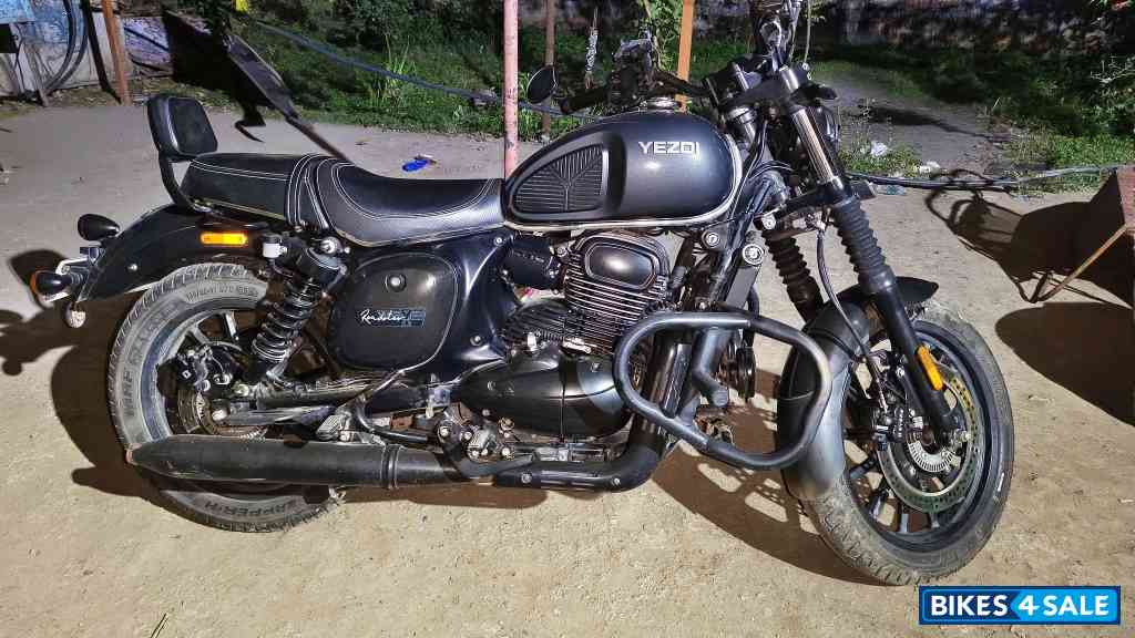 Yezdi Roadster Dark