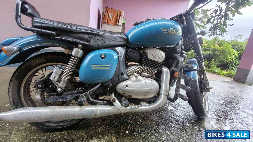 Starlight Blue Jawa forty two BS6 Starlight Blue Jawa forty two BS6
