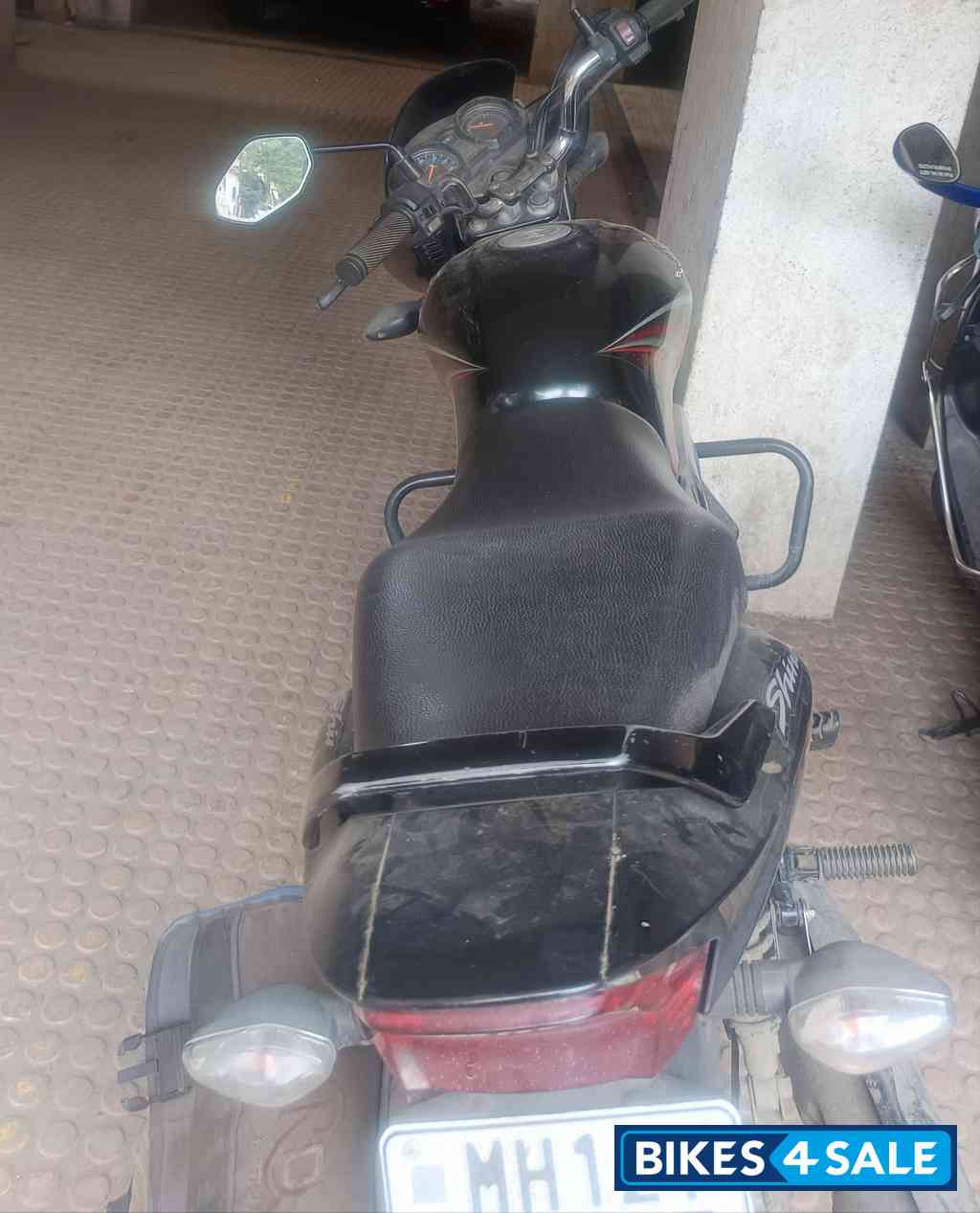 Black Honda Shine 125