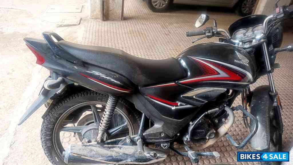 Black Honda Shine 125 Black Honda Shine 125