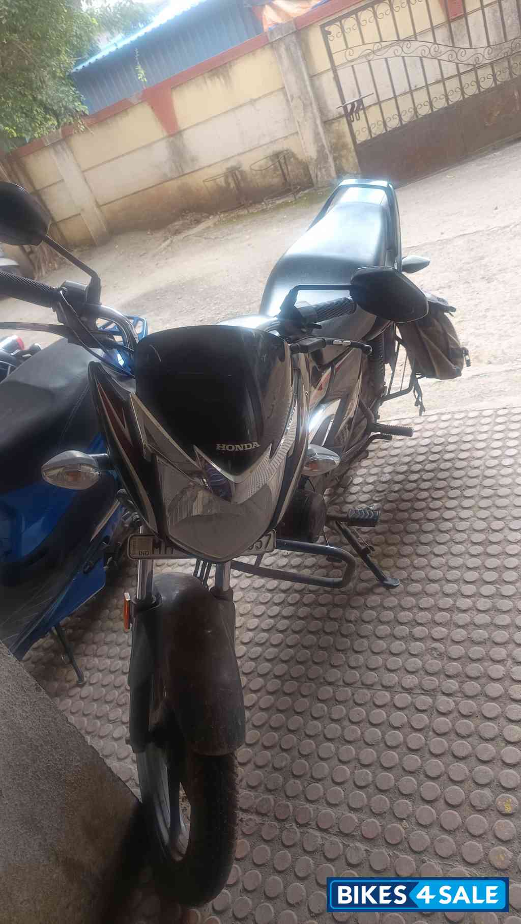 Black Honda Shine 125 Black Honda Shine 125