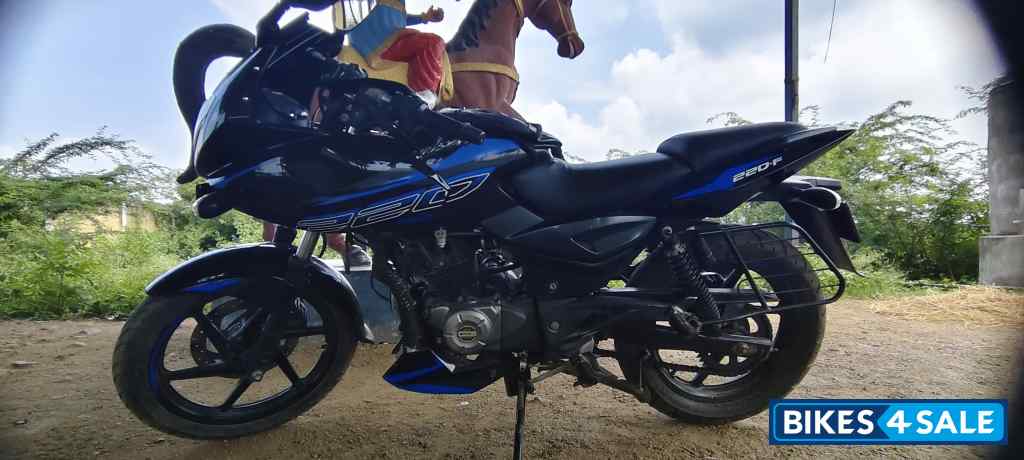 Bajaj Pulsar P150 Twin Disc Split Seat Bajaj Pulsar P150 Twin Disc Split Seat