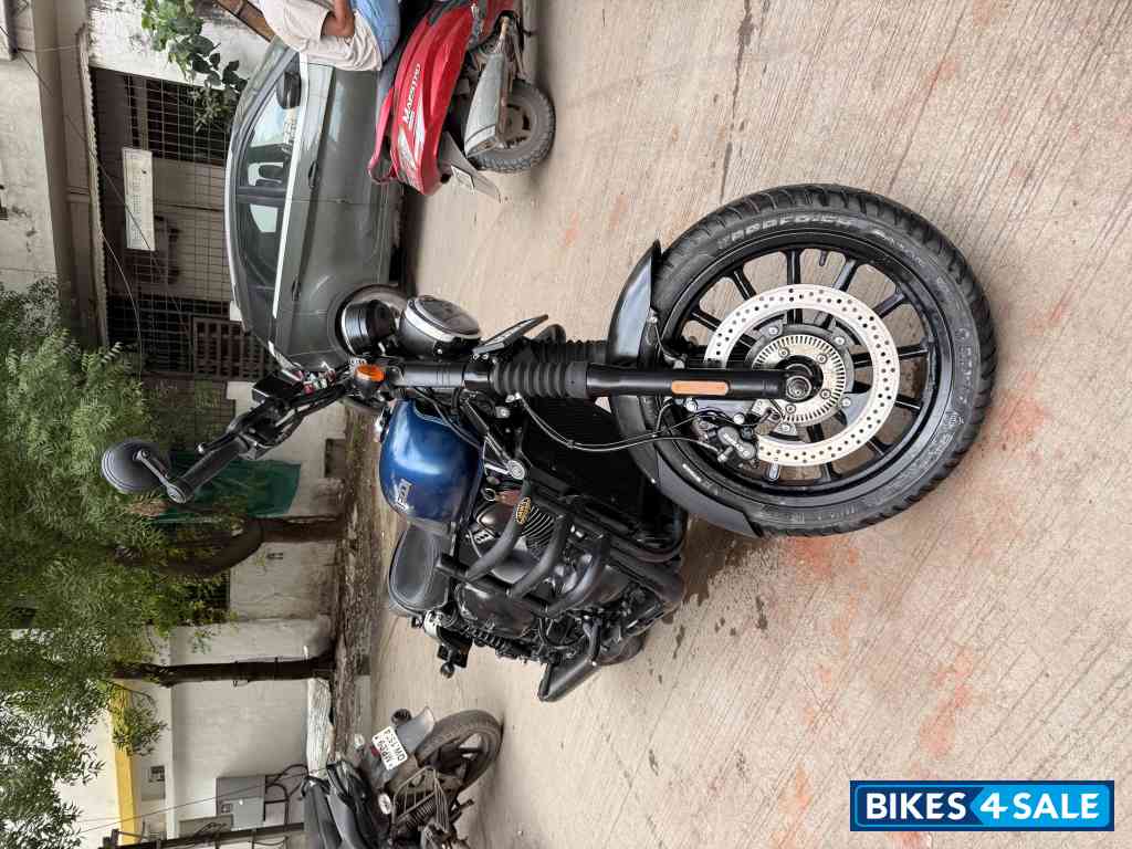 Yezdi Roadster Dark