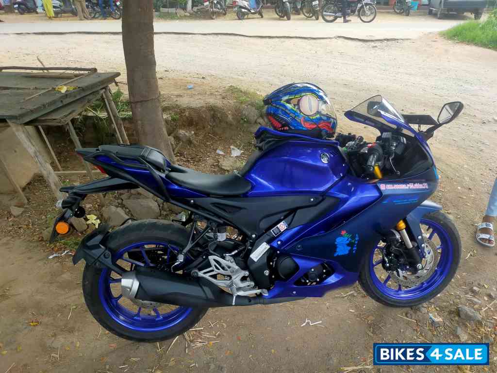 Yamaha R15 V4
