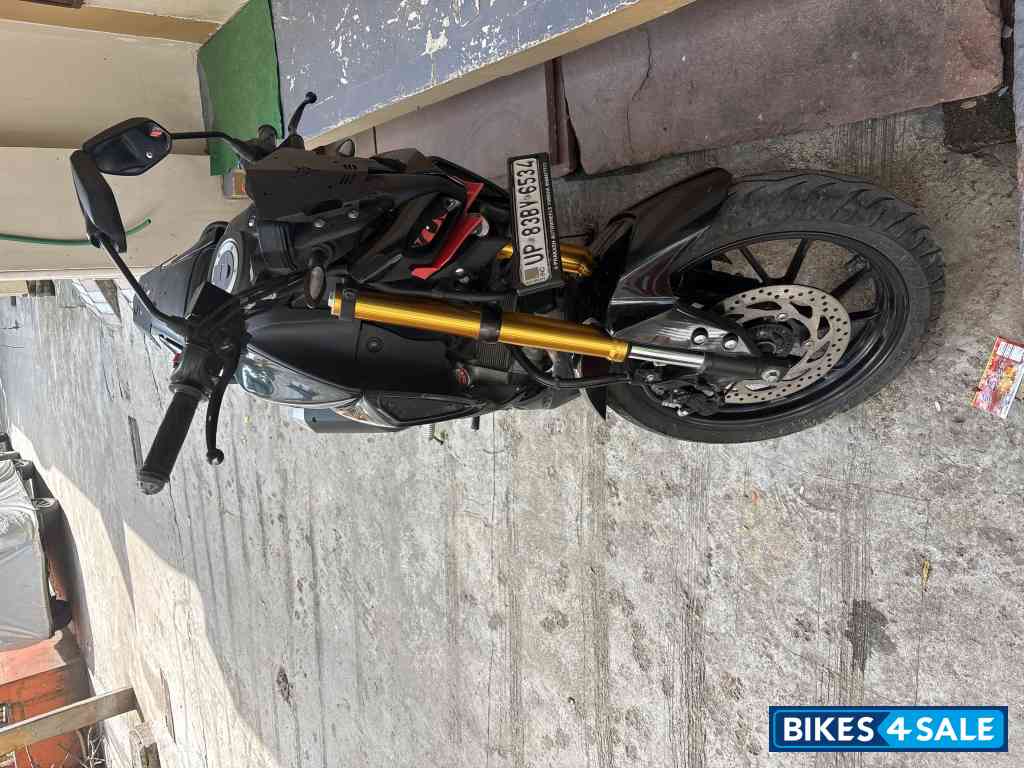 Black Yamaha MT-15 BS6