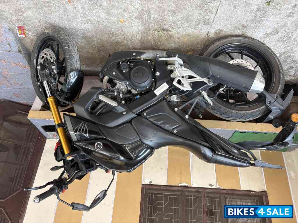 Black Yamaha MT-15 BS6