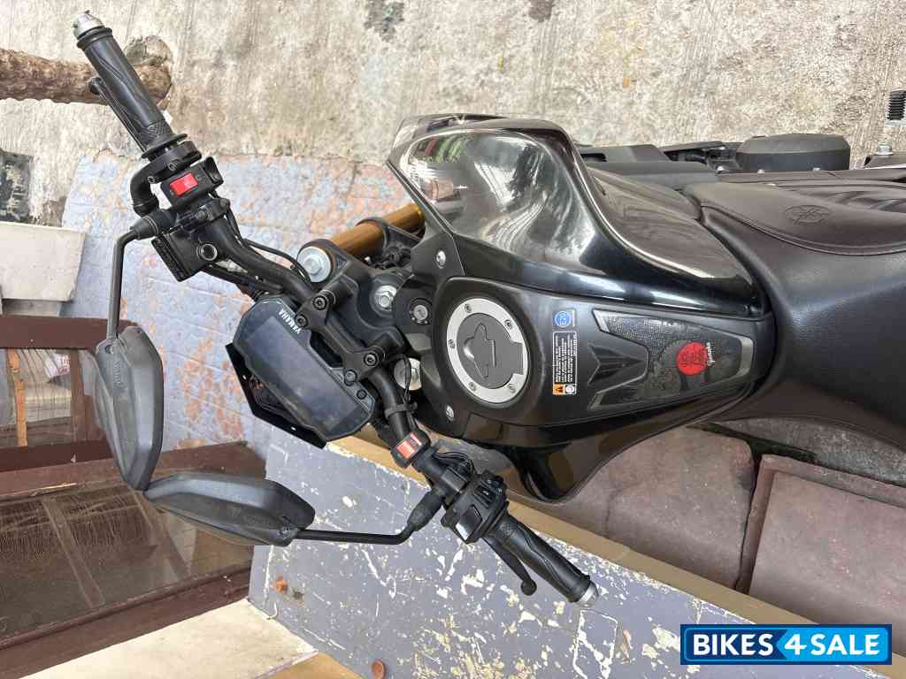 Black Yamaha MT-15 BS6
