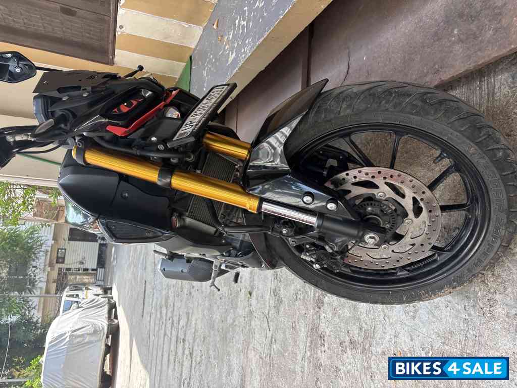 Black Yamaha MT-15 BS6