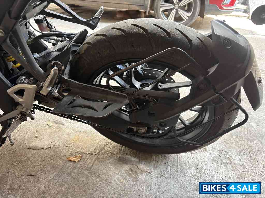 Black Yamaha MT-15 BS6