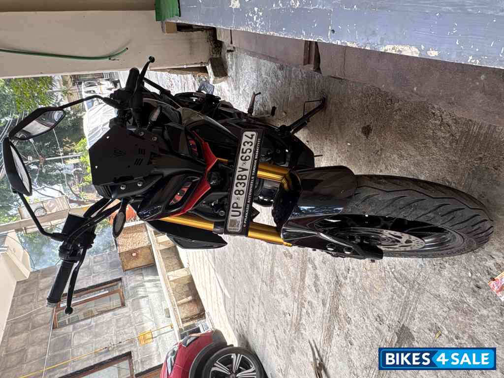 Black Yamaha MT-15 BS6