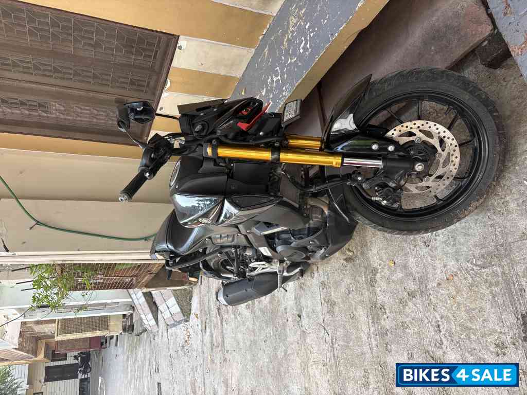 Black Yamaha MT-15 BS6