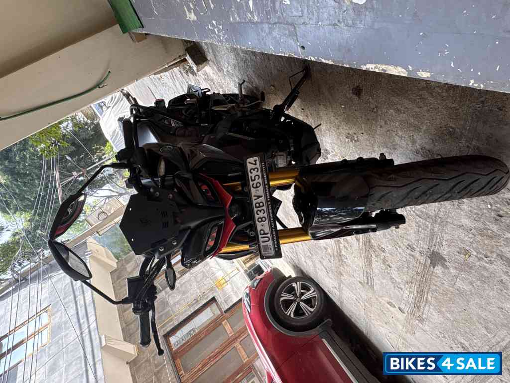 Black Yamaha MT-15 BS6