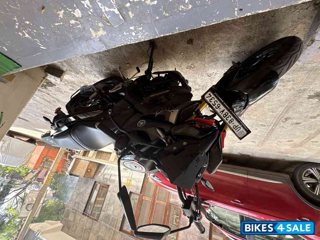 Black Yamaha MT-15 BS6