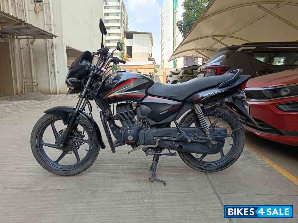 Black Red Honda Shine 125