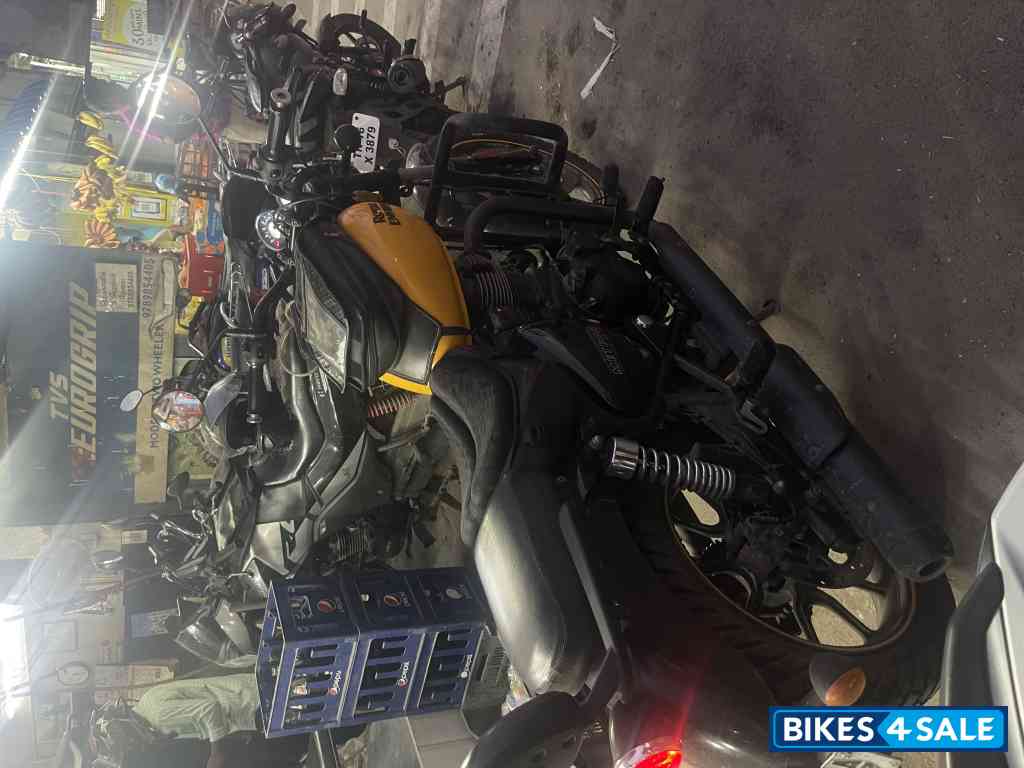 Yellow Royal Enfield Meteor 350 Yellow Royal Enfield Meteor 350