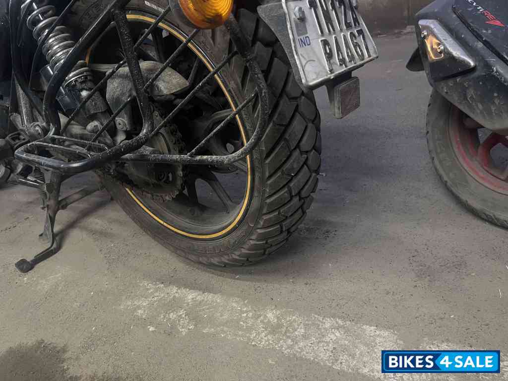 Yellow Royal Enfield Meteor 350 Yellow Royal Enfield Meteor 350