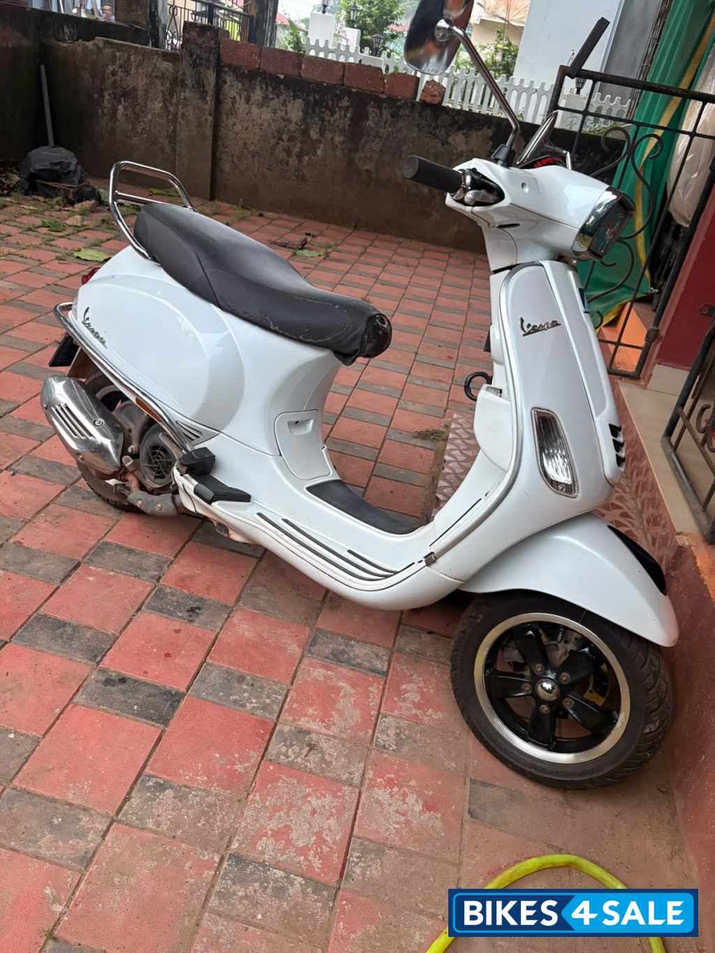 Pearl White Vespa SXL 125 BS6 Pearl White Vespa SXL 125 BS6