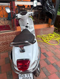 Pearl White Vespa SXL 125 BS6