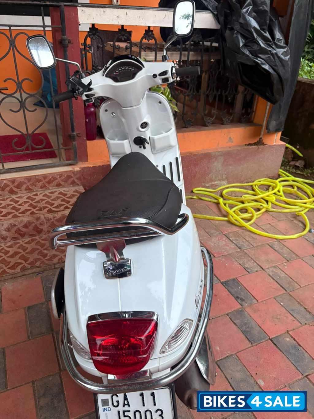 Pearl White Vespa SXL 125 BS6 Pearl White Vespa SXL 125 BS6