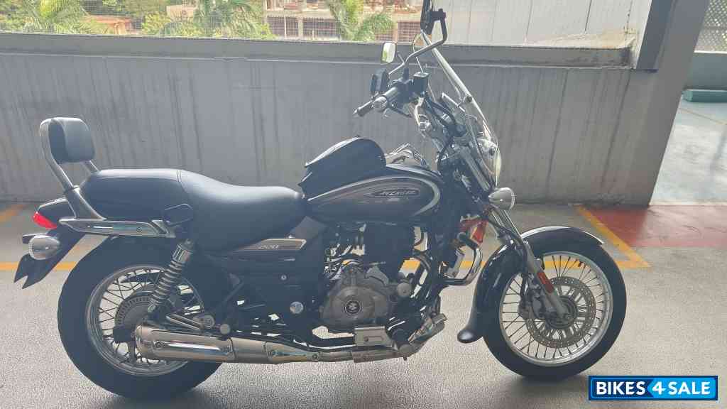 Aura Black Bajaj Avenger Cruise 220 Aura Black Bajaj Avenger Cruise 220
