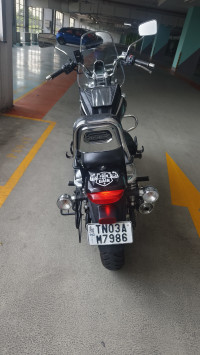 Aura Black Bajaj Avenger Cruise 220