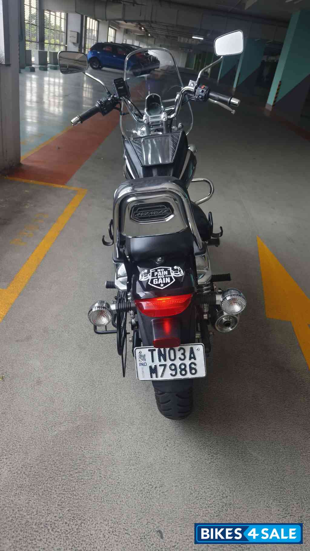 Aura Black Bajaj Avenger Cruise 220 Aura Black Bajaj Avenger Cruise 220
