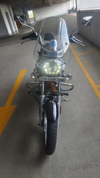 Aura Black Bajaj Avenger Cruise 220