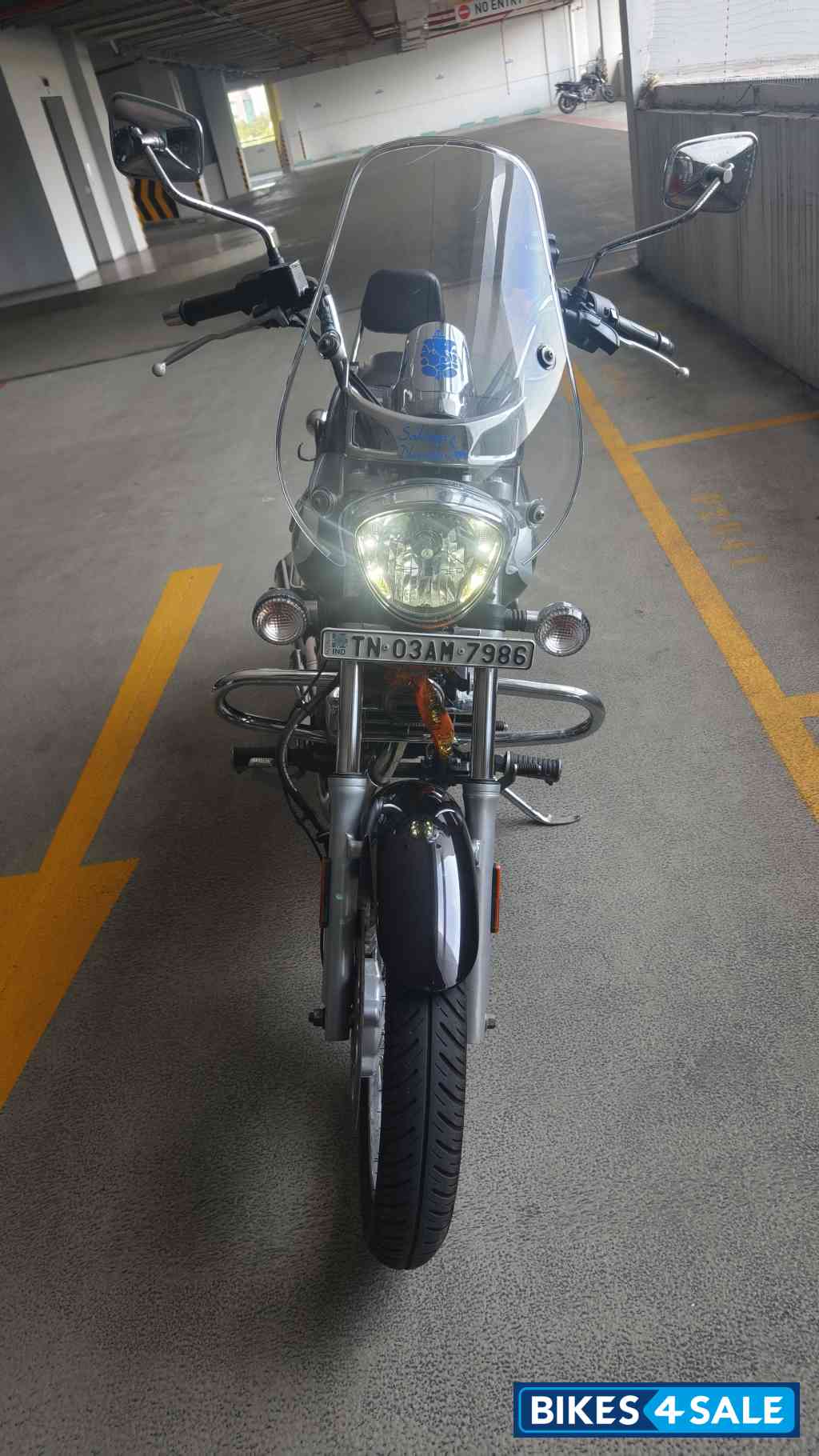 Aura Black Bajaj Avenger Cruise 220 Aura Black Bajaj Avenger Cruise 220