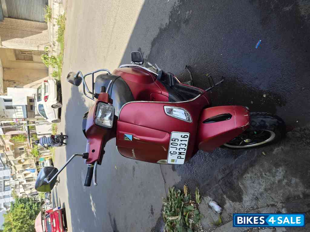 Matt Red Vespa SXL 150 Matt Red Vespa SXL 150