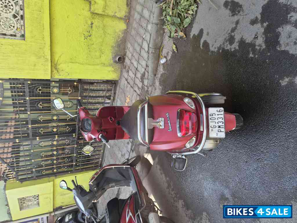 Matt Red Vespa SXL 150 Matt Red Vespa SXL 150