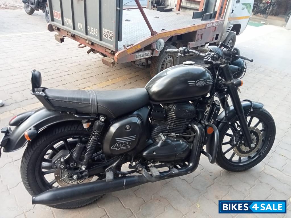 Jawa 42 Dual Channel ABS AllStar Black Jawa 42 Dual Channel ABS AllStar Black