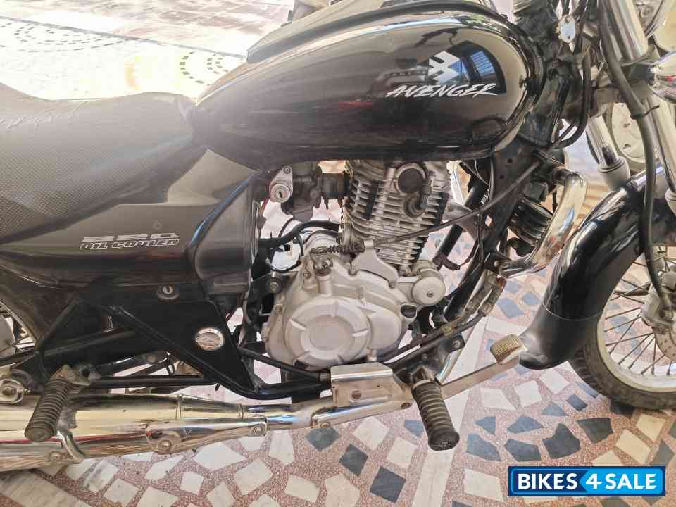 Bajaj Avenger 220 DTS-i