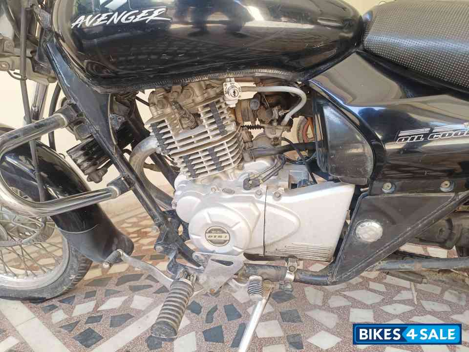 Bajaj Avenger 220 DTS-i