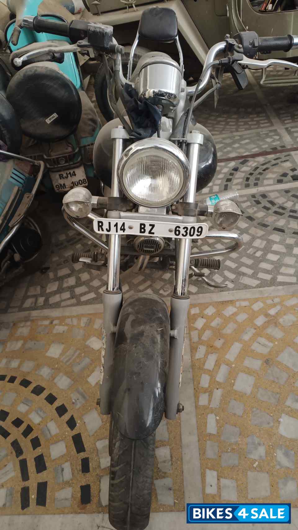Bajaj Avenger 220 DTS-i