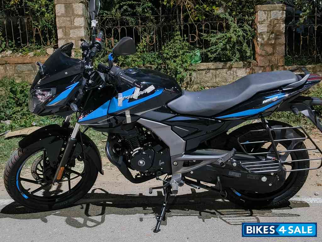 Bajaj Pulsar 125 Neon Disc Single Seat