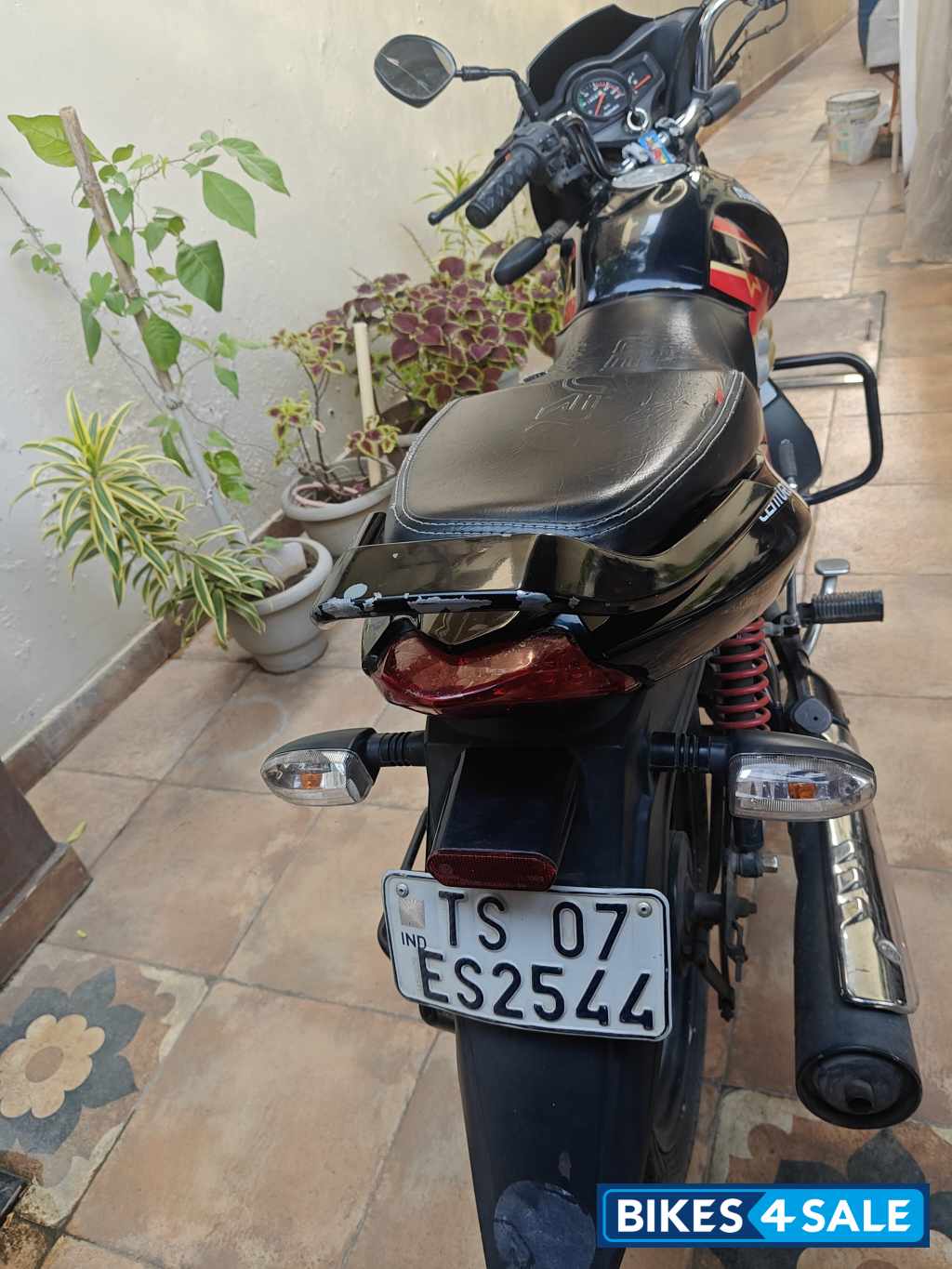 Black Mahindra Centuro Rockstar Black Mahindra Centuro Rockstar