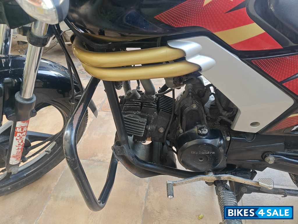 Black Mahindra Centuro Rockstar Black Mahindra Centuro Rockstar
