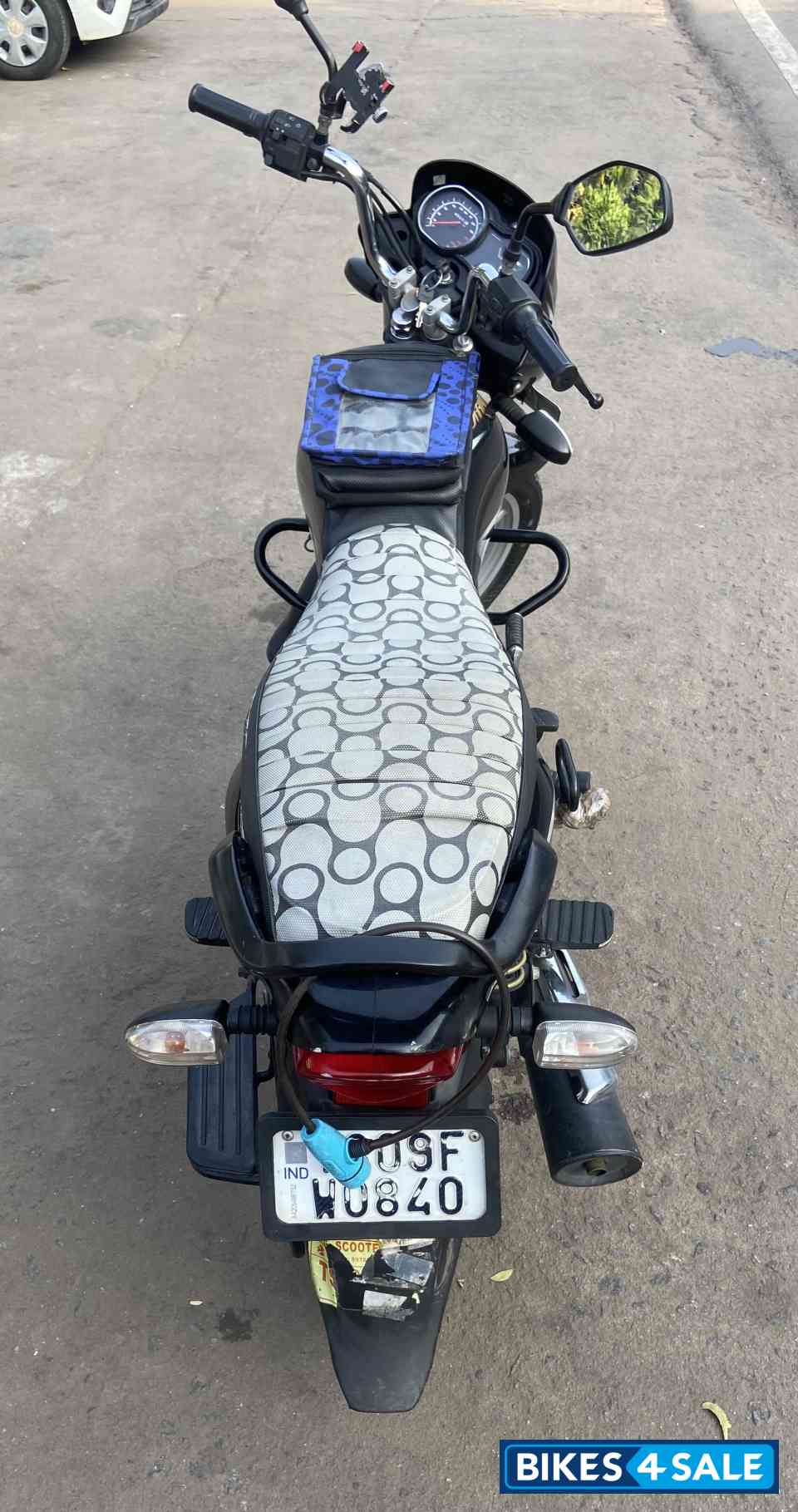 Black And Silver Bajaj Platina 100 ES BS6 Black And Silver Bajaj Platina 100 ES BS6
