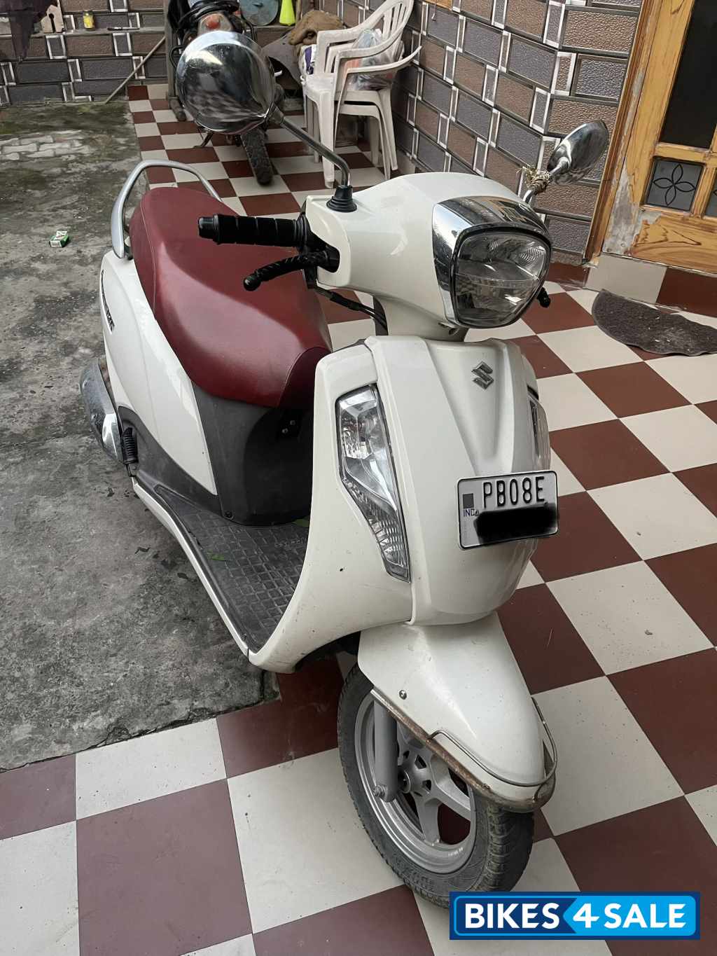 White Suzuki Access 125