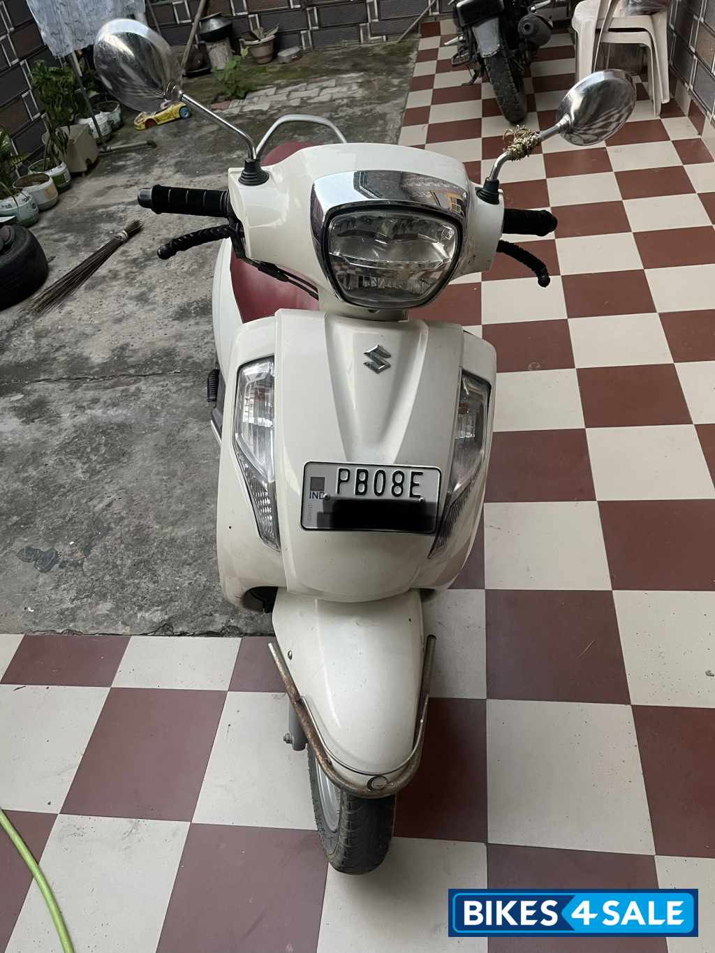 White Suzuki Access 125