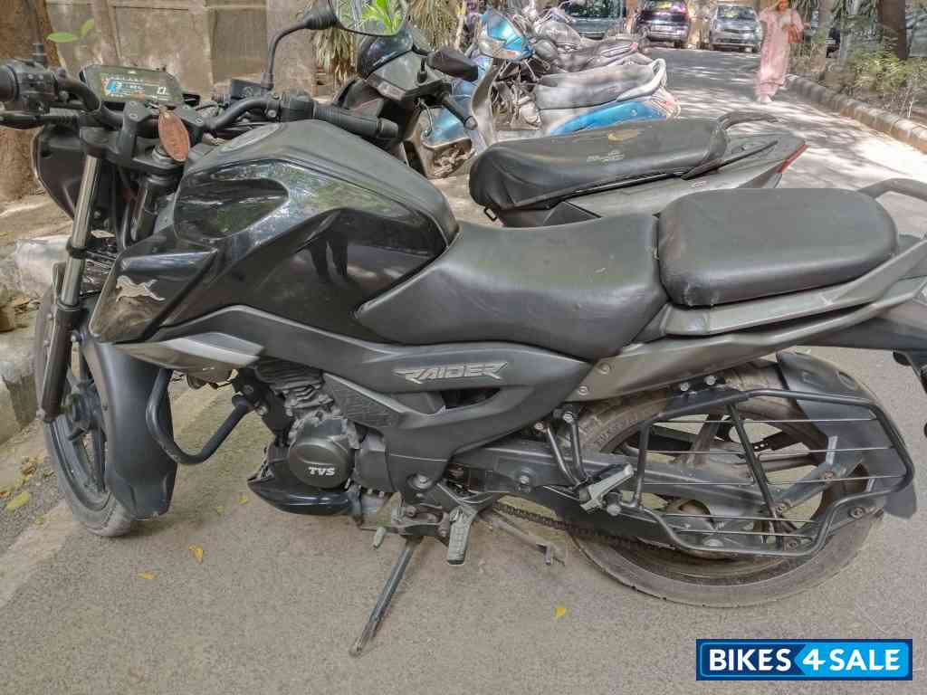 Black TVS Raider Split Seat