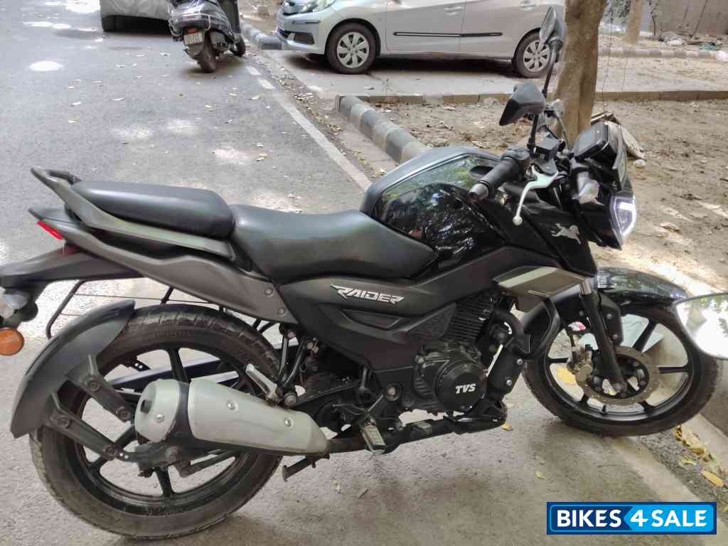 Black TVS Raider Split Seat