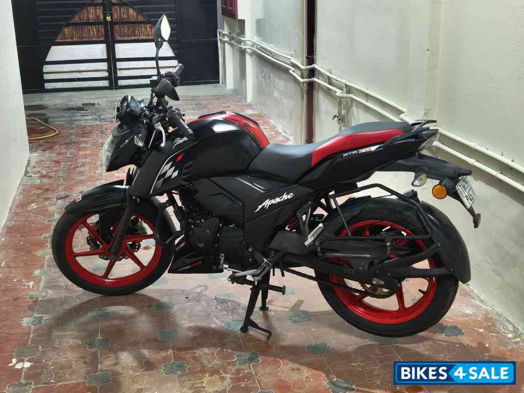 Matte Black TVS Apache RTR 160 4V Special Edition