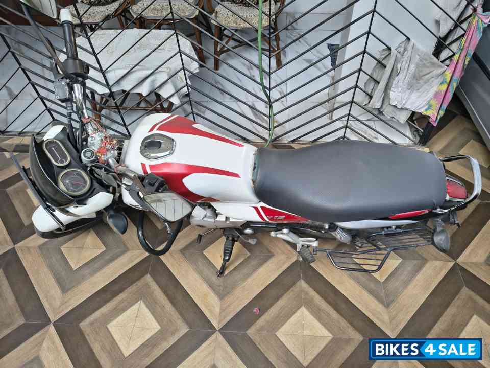 Bajaj V15