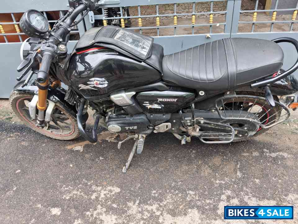 TVS Ronin SS TVS Ronin SS