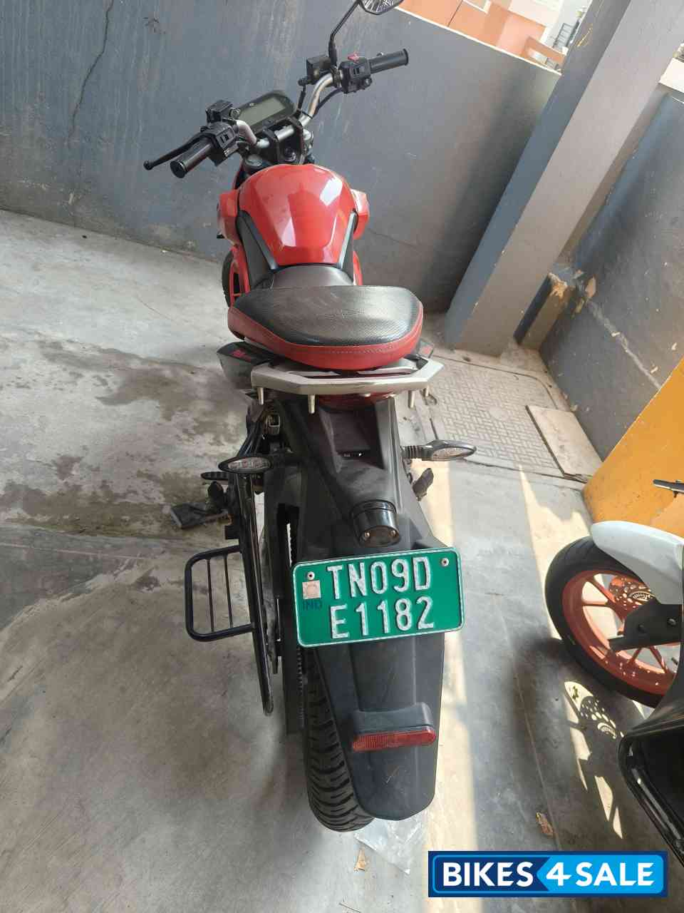 Revolt RV 400