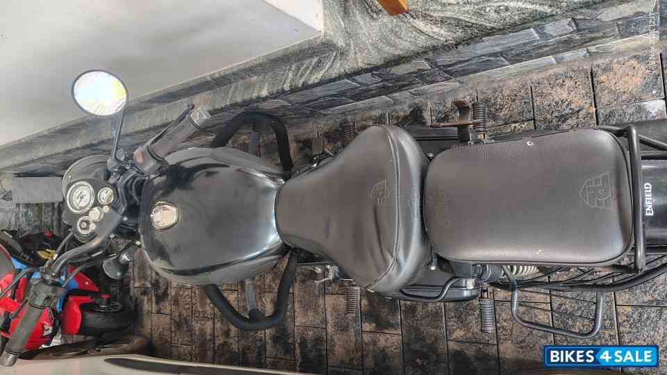 Black Royal Enfield Classic 500