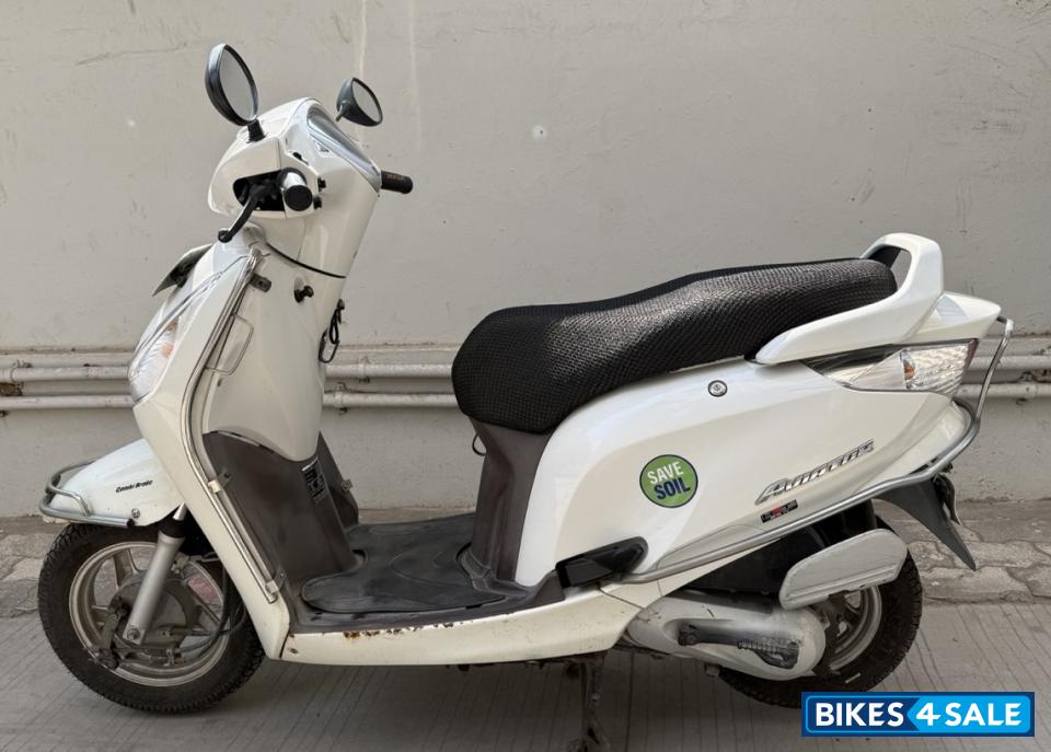 White Honda Aviator