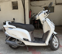 White Honda Aviator